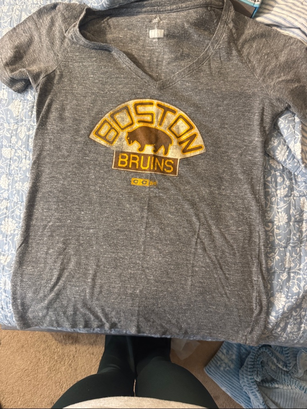 Size large Boston Bruins T